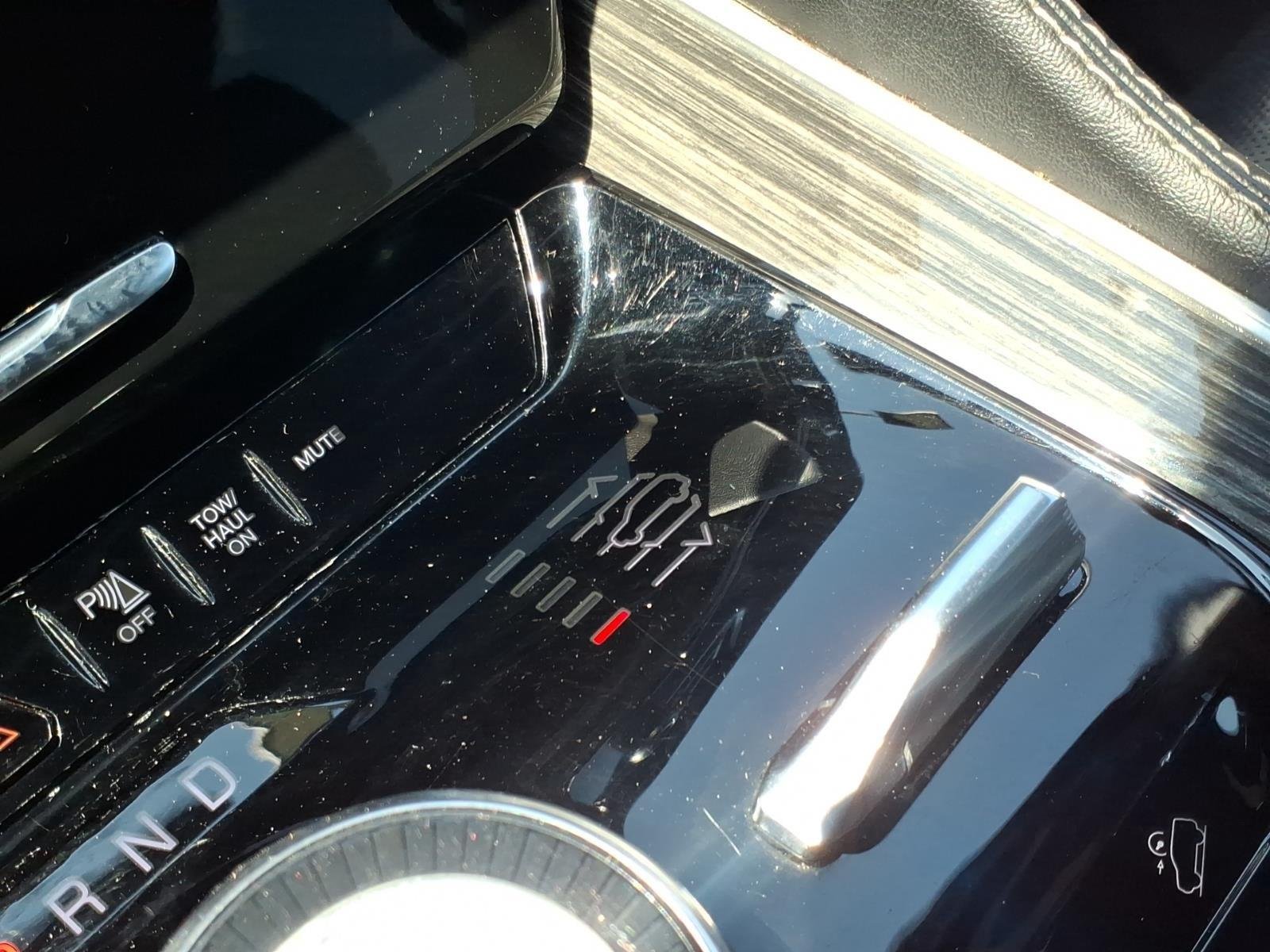 Used 2022 Diamond Black Crystal Pearlcoat Jeep Series III image 9