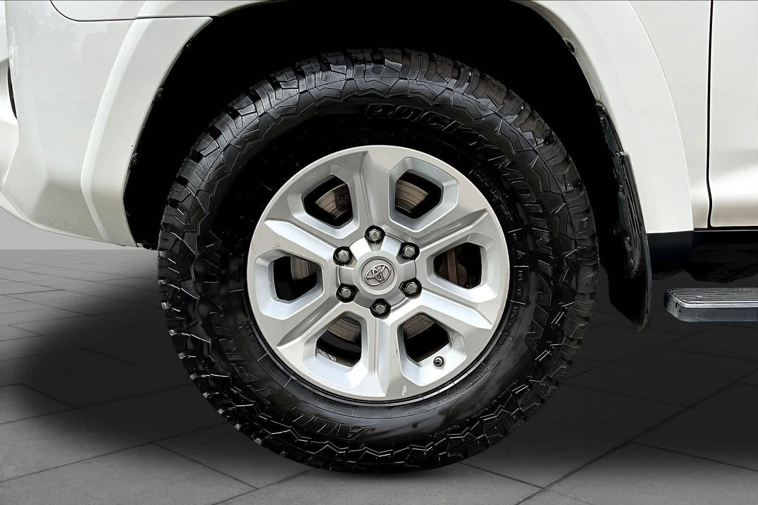 Used 2019 Super White Toyota SR5 image 11
