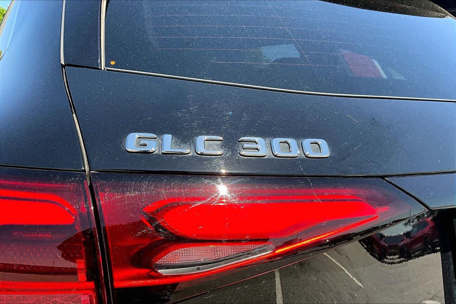Used 2025 Black Mercedes-Benz GLC 300 image 31
