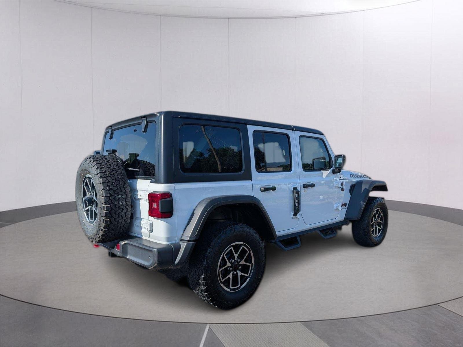 Used 2024 Bright White Clearcoat Jeep Rubicon image 5