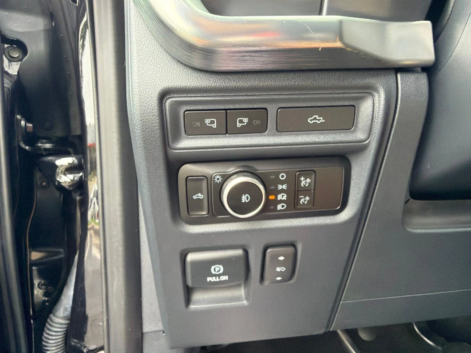 Used 2023 Agate Black Metallic Ford LARIAT image 24