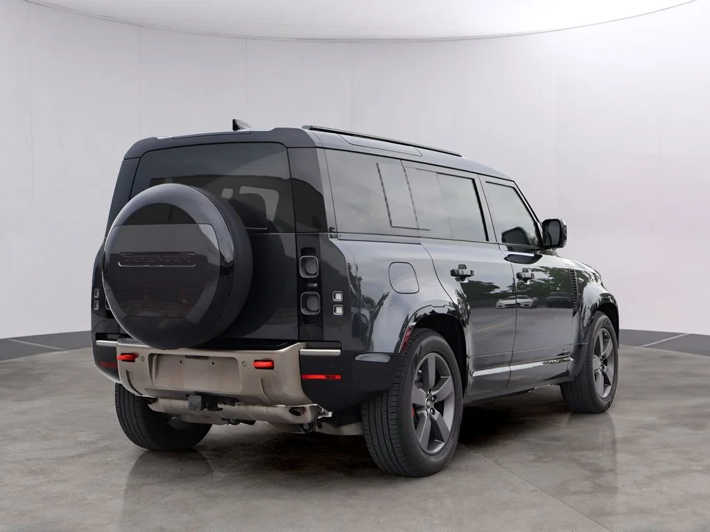 Used 2025 Carpathian Gray Premium Metallic Land Rover X image 7