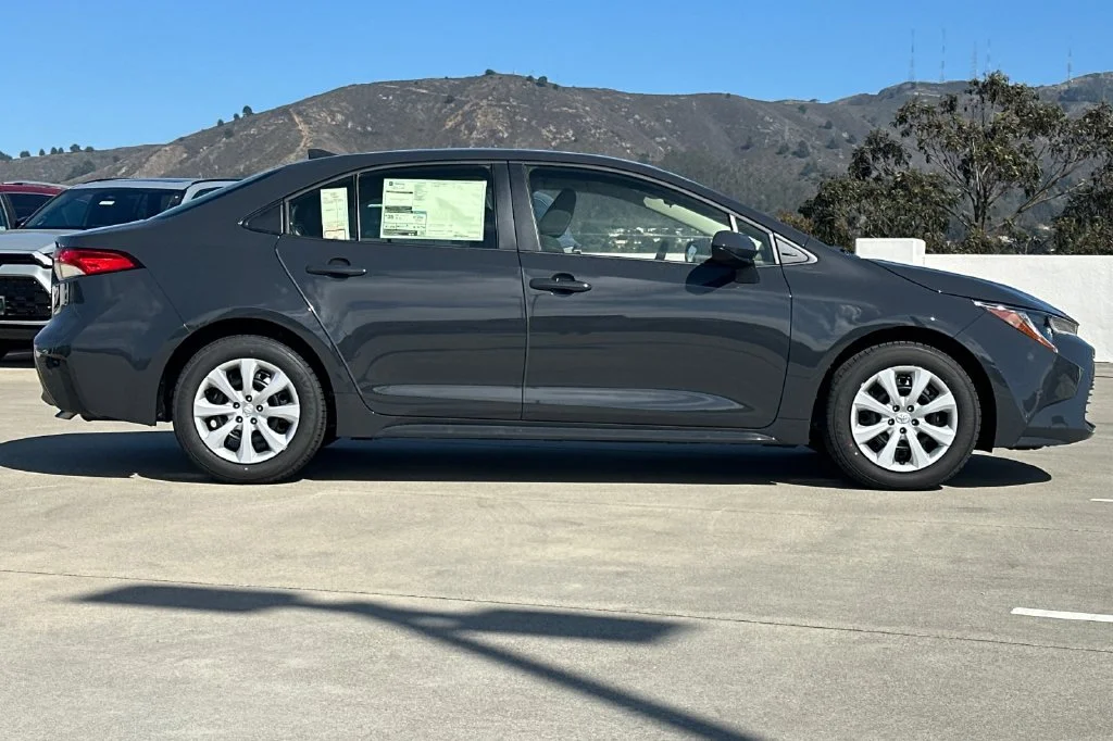 New 2027 Underground Toyota  LE image 3