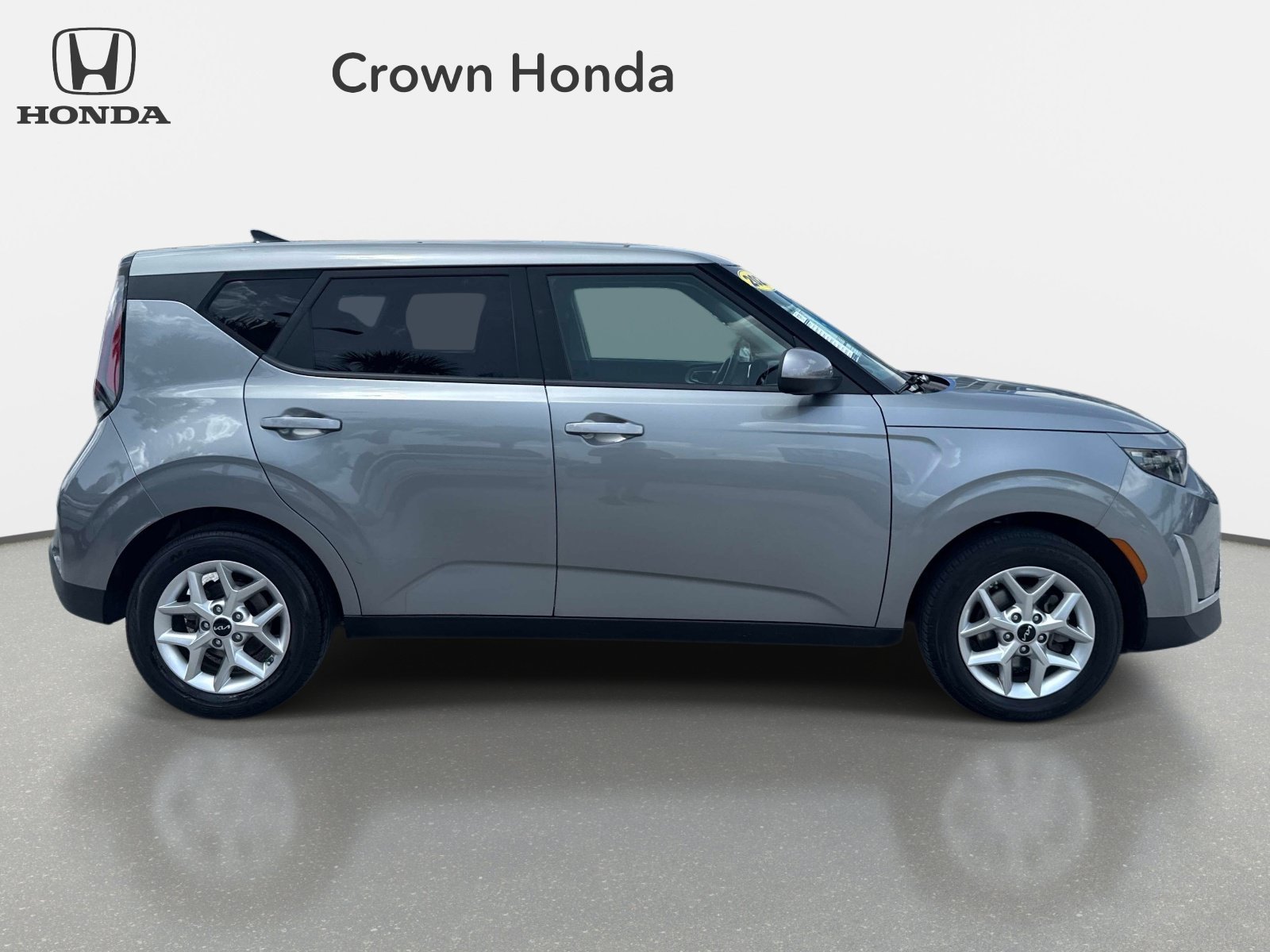 Used 2024 Steel Gray Kia LX image 5
