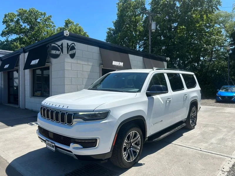 2023 Jeep Wagoneer L's photo