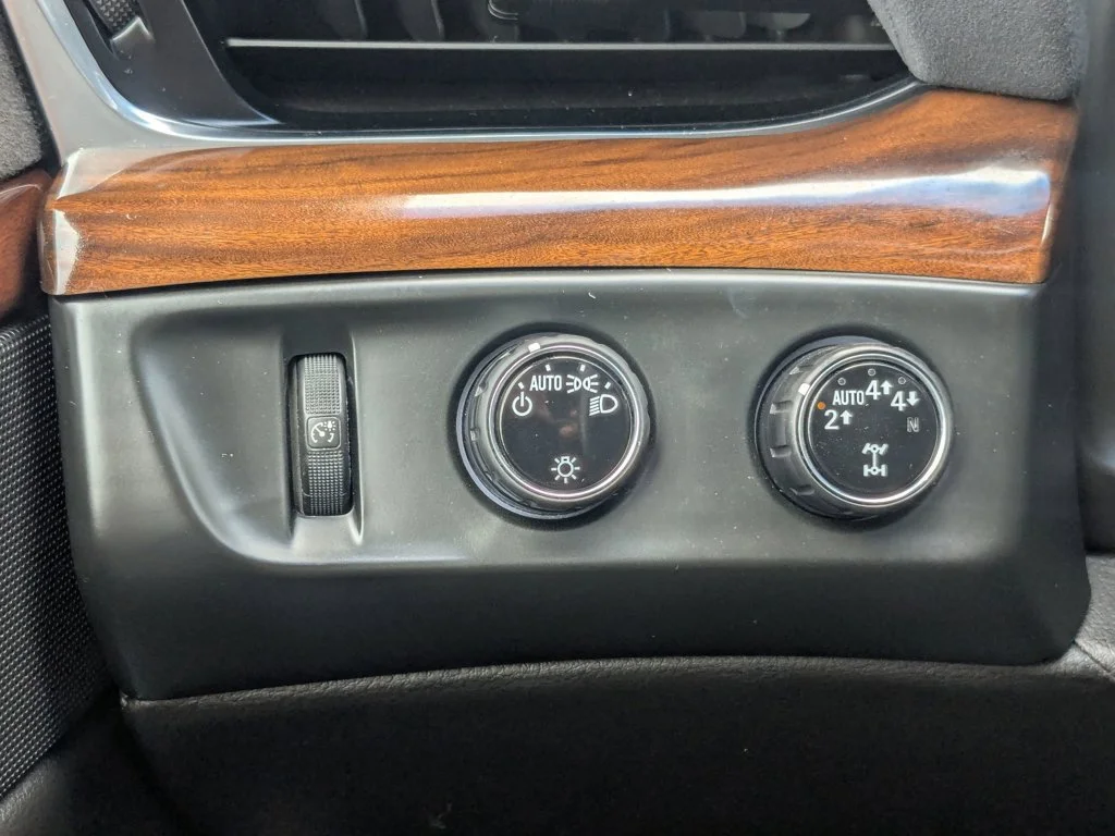 Used 2019 Black Raven Cadillac Luxury image 22