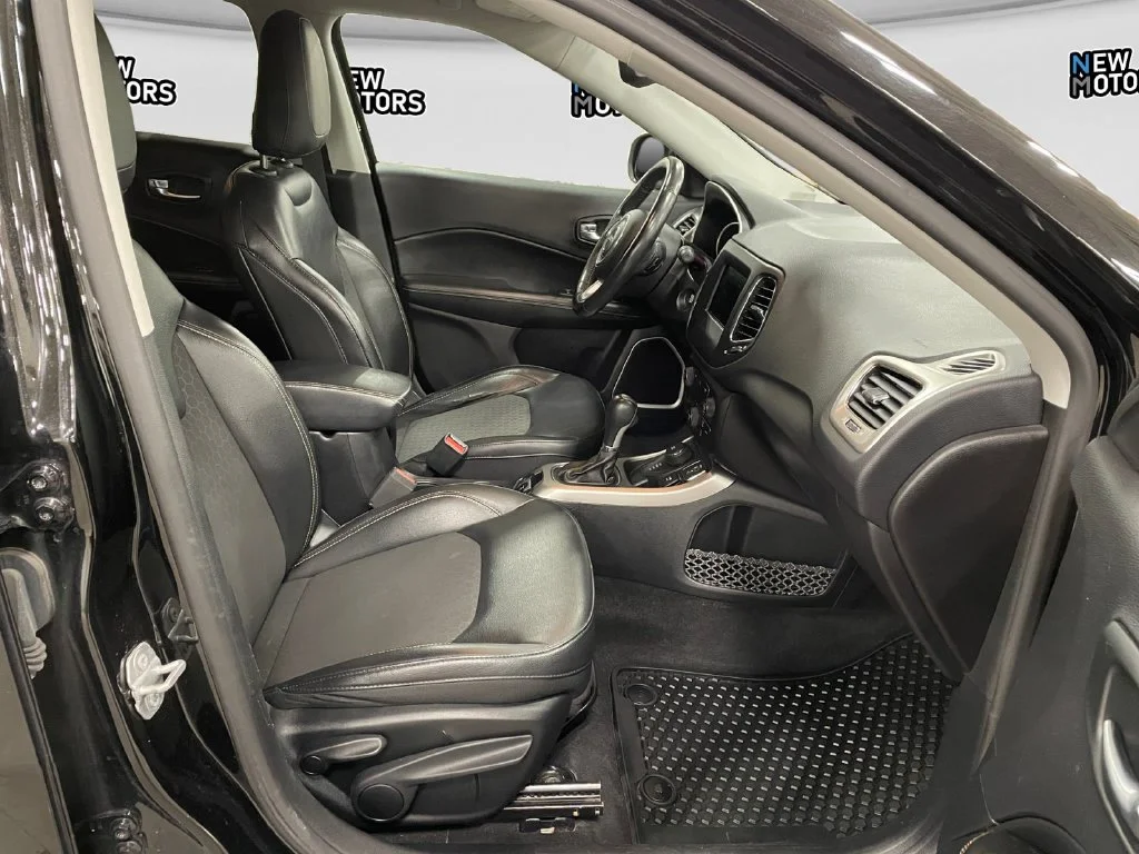 Used 2019 Diamond Black Jeep Latitude image 15