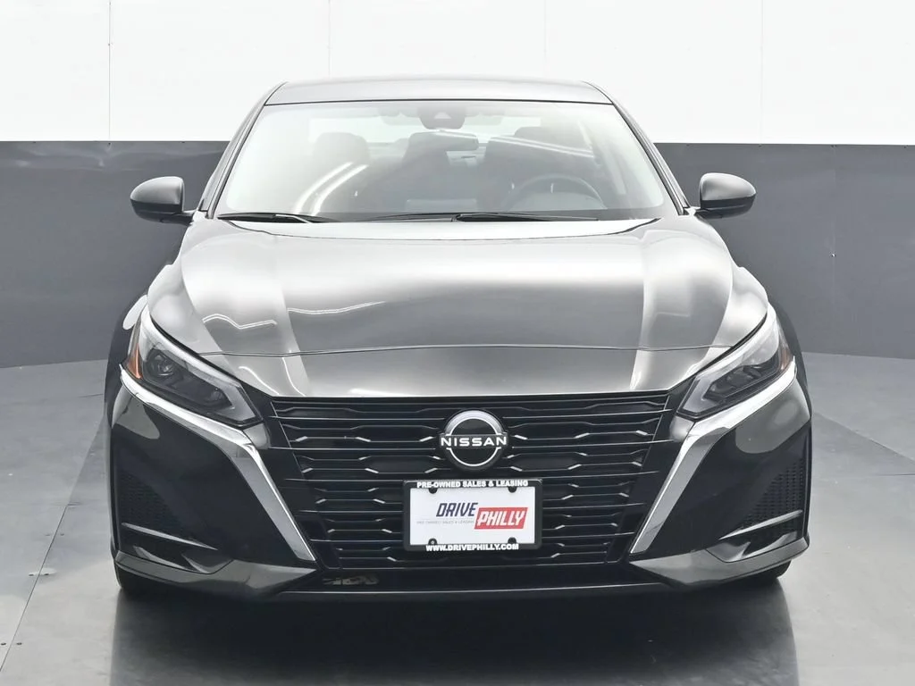 Used 2025 Black Nissan 2.5 SV image 1