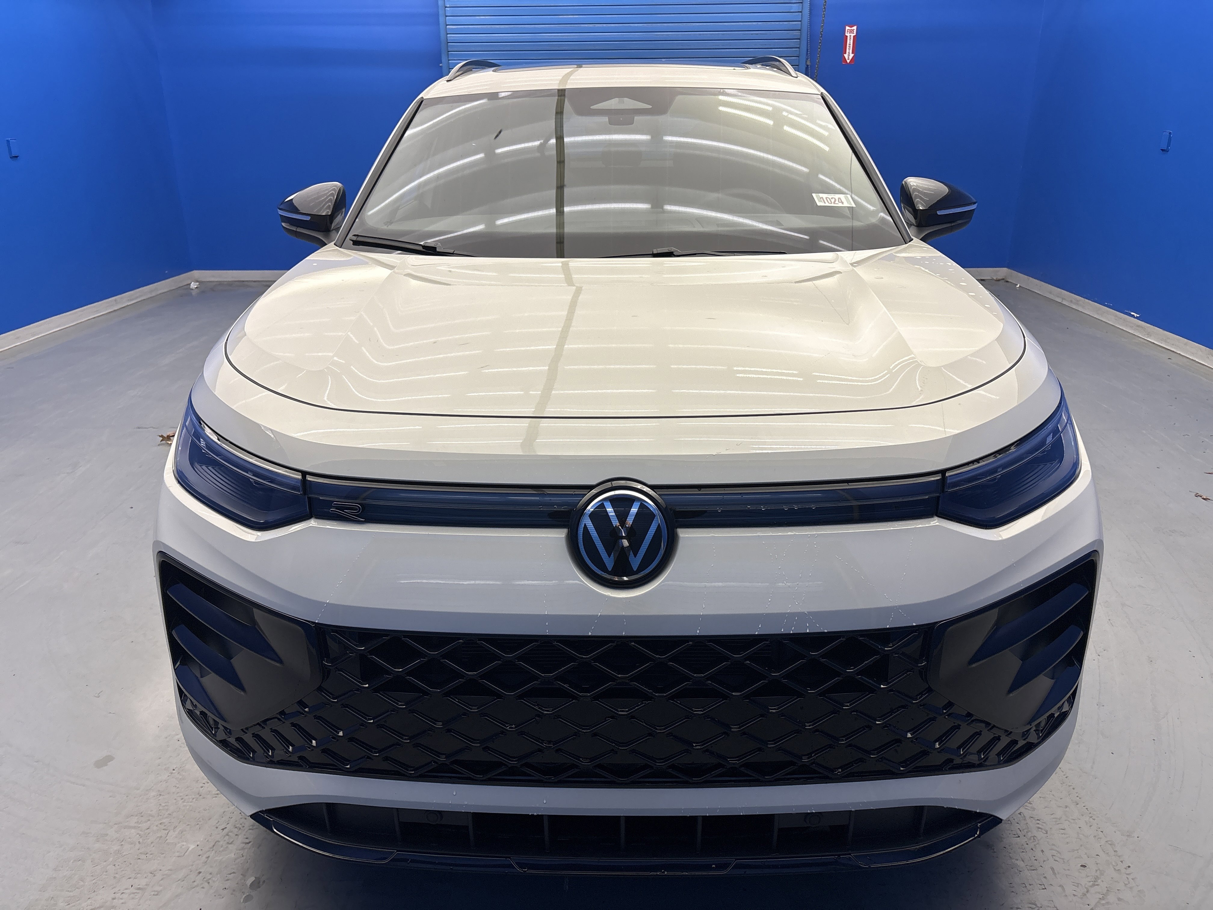 New 2026 Sandstone Volkswagen SE R-Line Black image 3