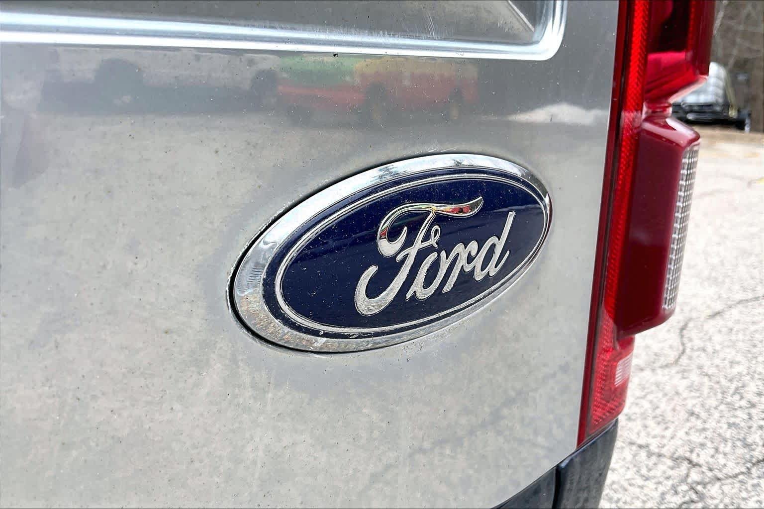 Used 2016 Blue Jeans Metallic Ford Platinum image 33