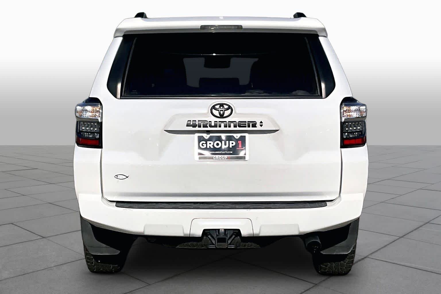 Used 2022 White Toyota SR5 Premium image 5