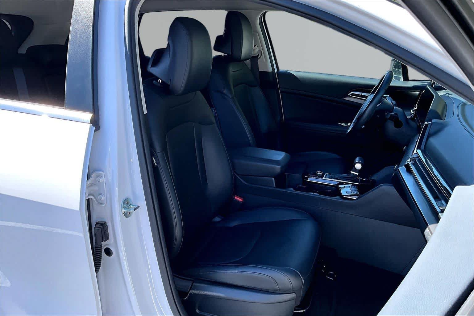 Used 2023 Glacial White Pearl Kia EX image 9