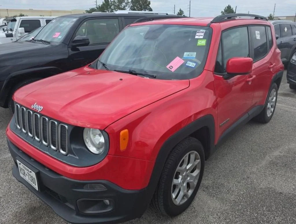 Used 2018 Red Jeep Latitude image 2