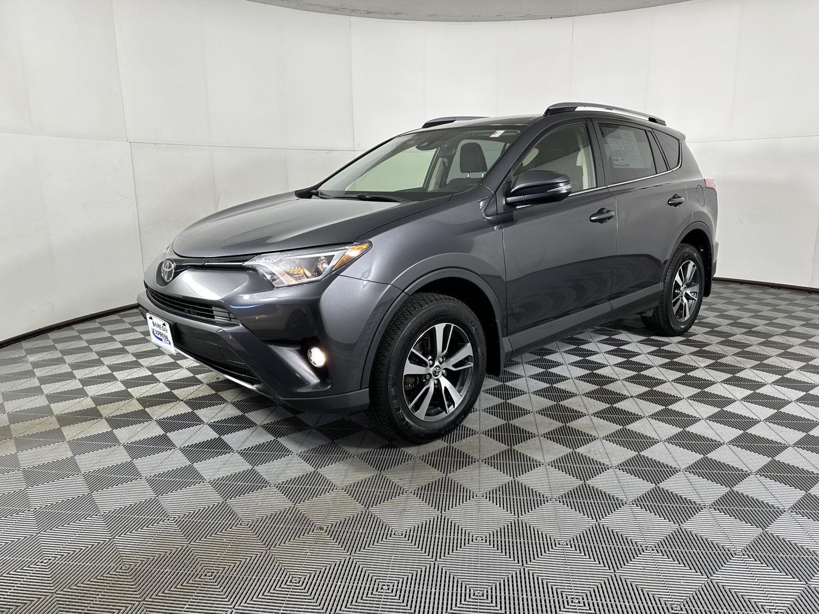 Used 2018 Magnetic Gray Metallic Toyota XLE image 4