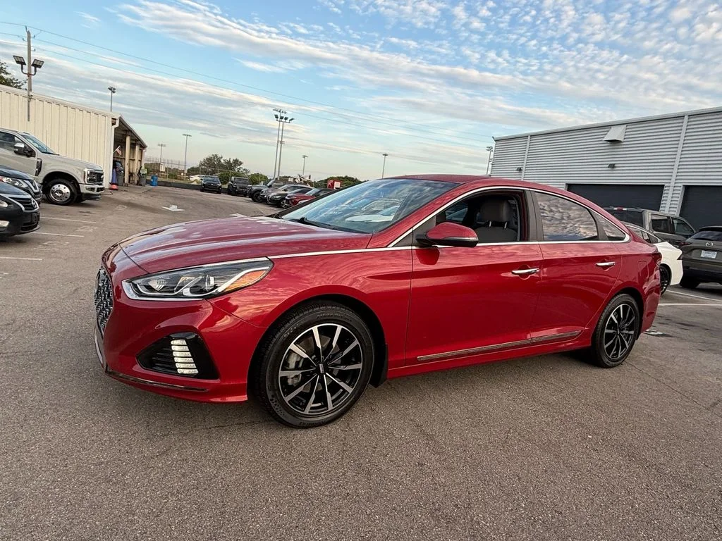 Used 2019 Red Hyundai SEL image 3