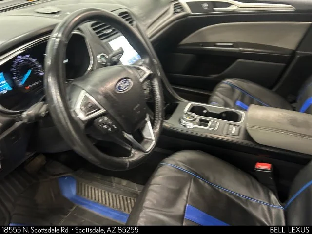 Used 2020 Blue Ford SE image 17