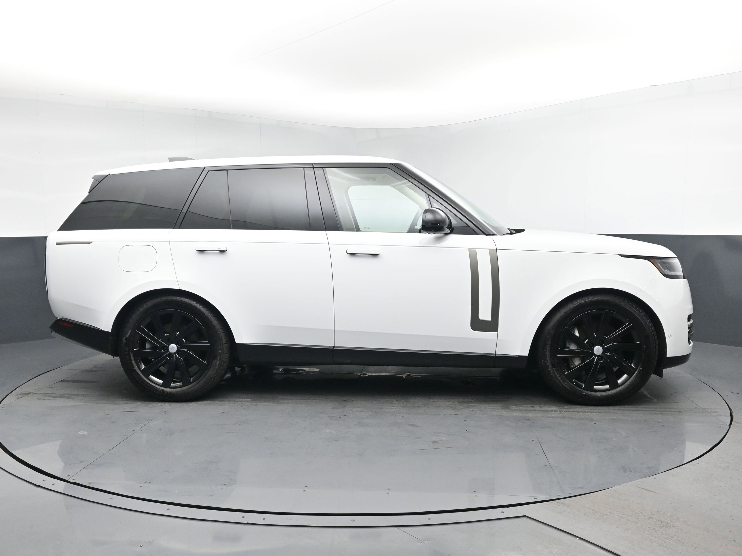 Certified Used 2024 White Land Rover SE image 4
