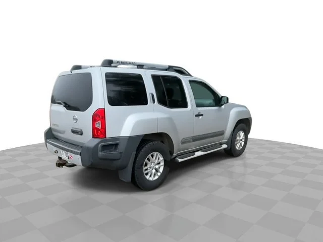 Used 2015 Silver Nissan S image 8