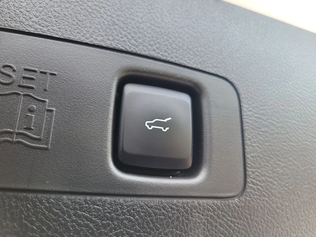 Certified Used 2023 White Lincoln Standard image 8