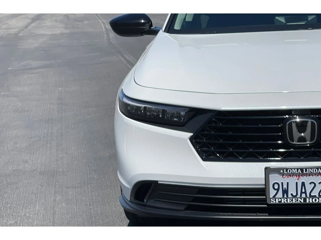 Used 2025 Platinum White Pearl Honda SE image 18