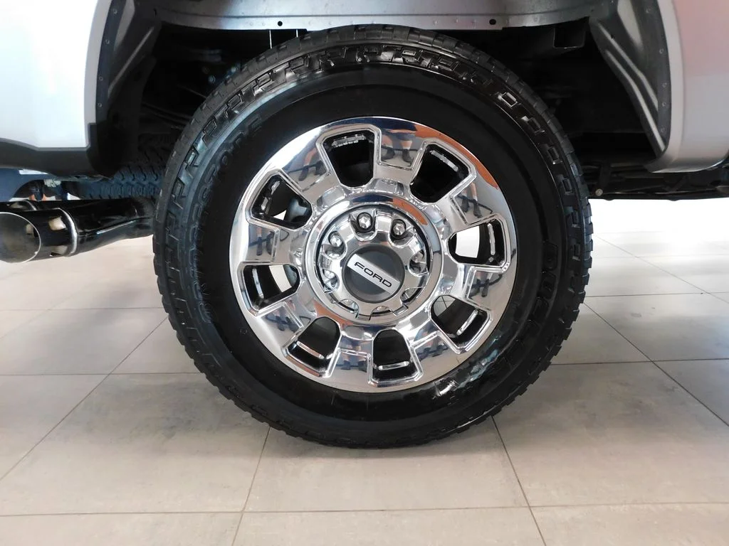 Used 2024 Iconic Silver Metallic Ford Lariat image 10