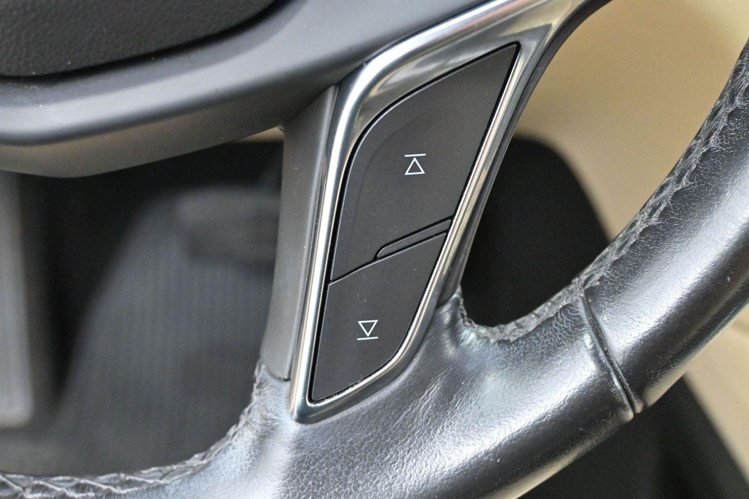 Used 2019 RADIANT SILVER METALLIC Cadillac Luxury FWD image 21