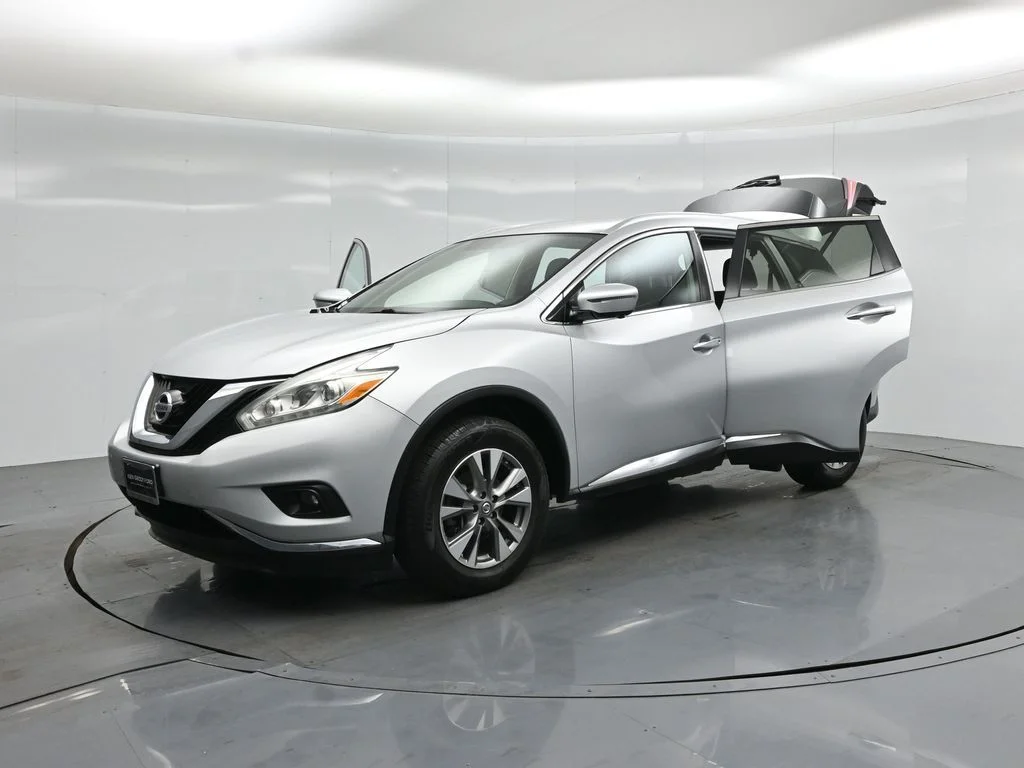 Used 2016 Silver Nissan SL image 26