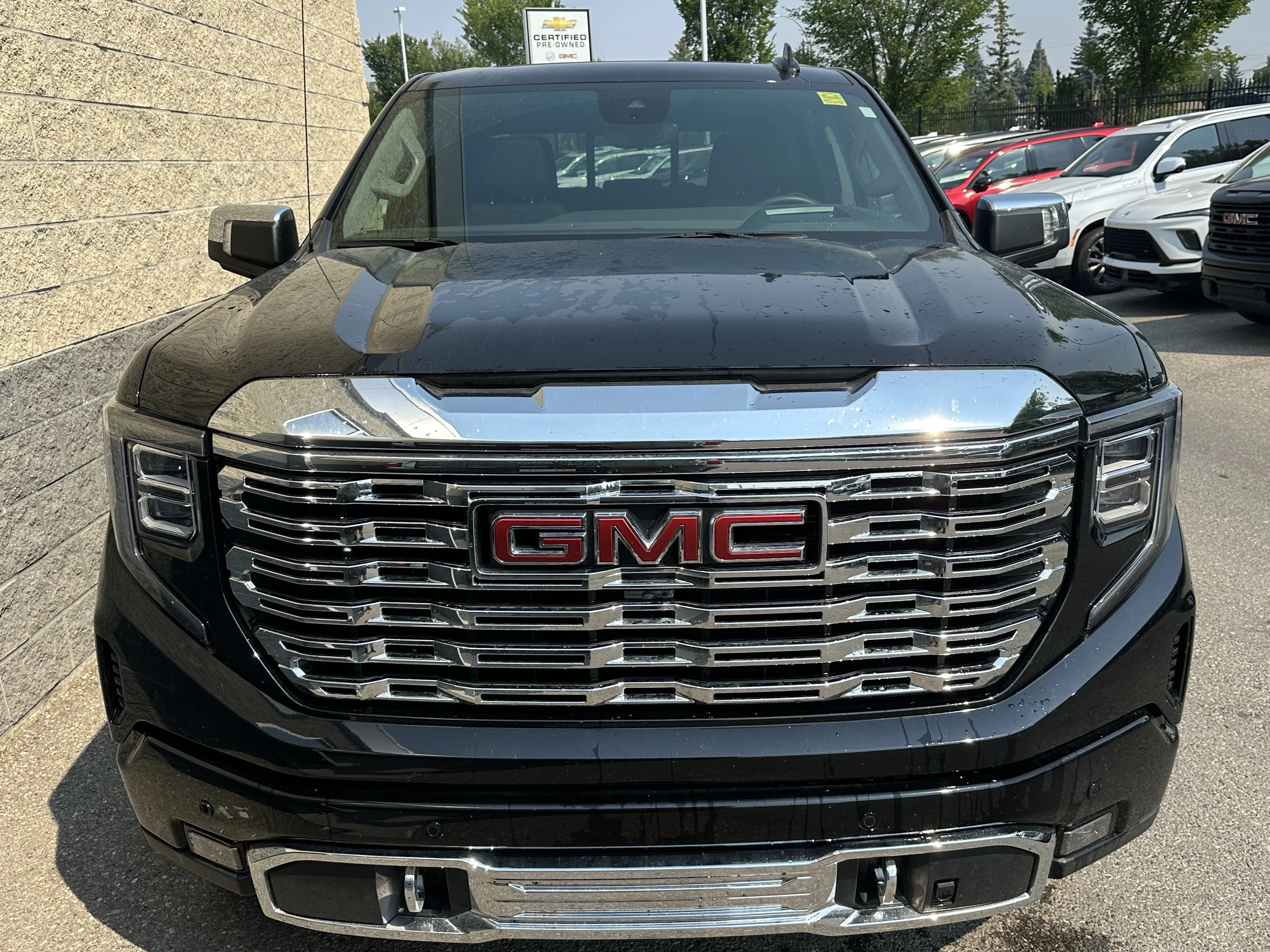Certified Used 2025  GMC Denali image 2