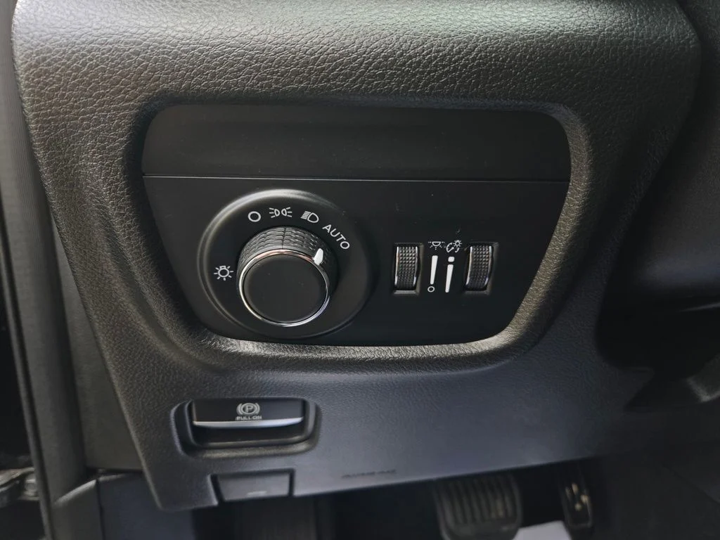 Used 2023 Black Jeep Laredo image 13