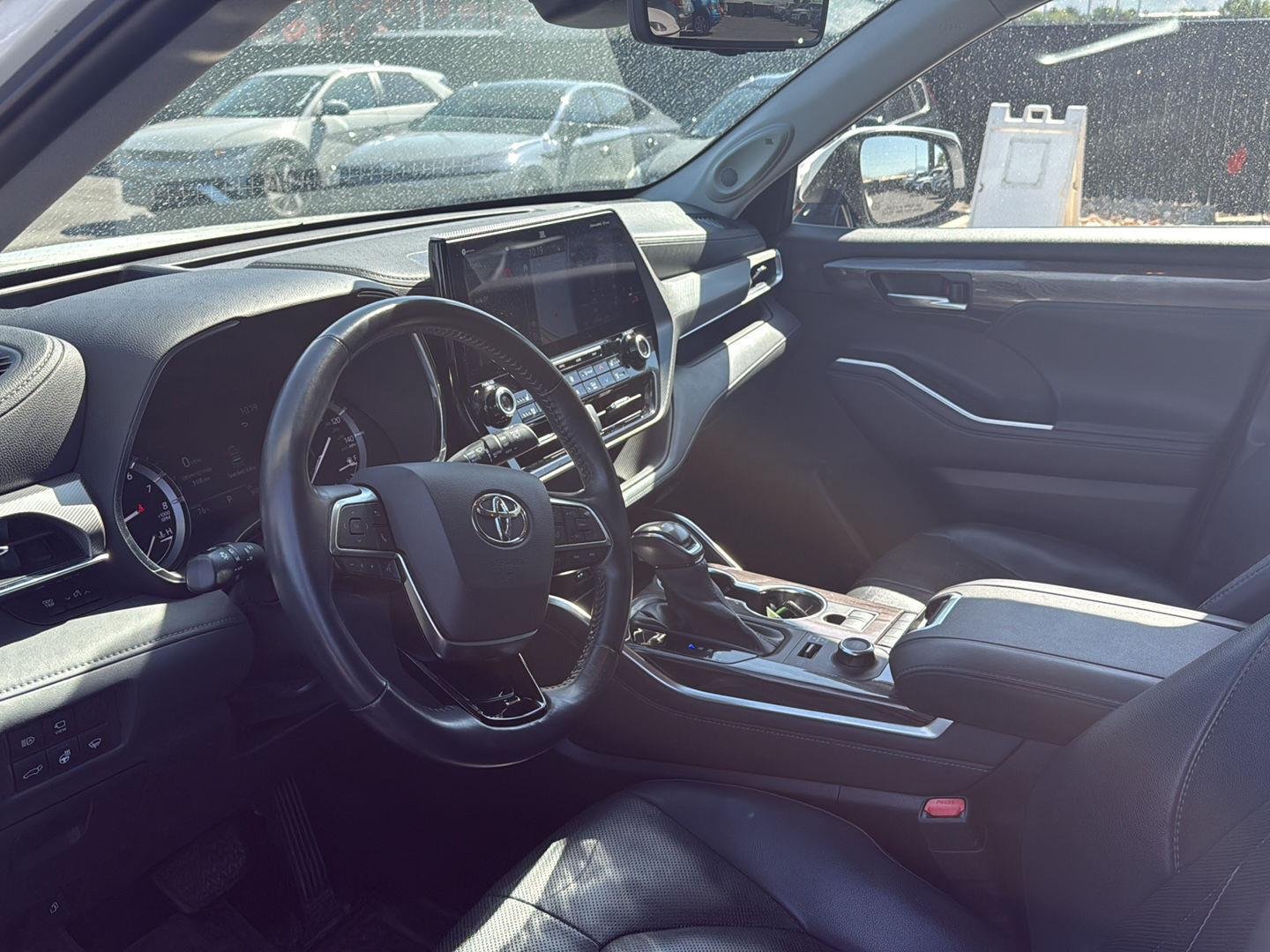 Used 2021 Blizzard Pearl Toyota Platinum image 6