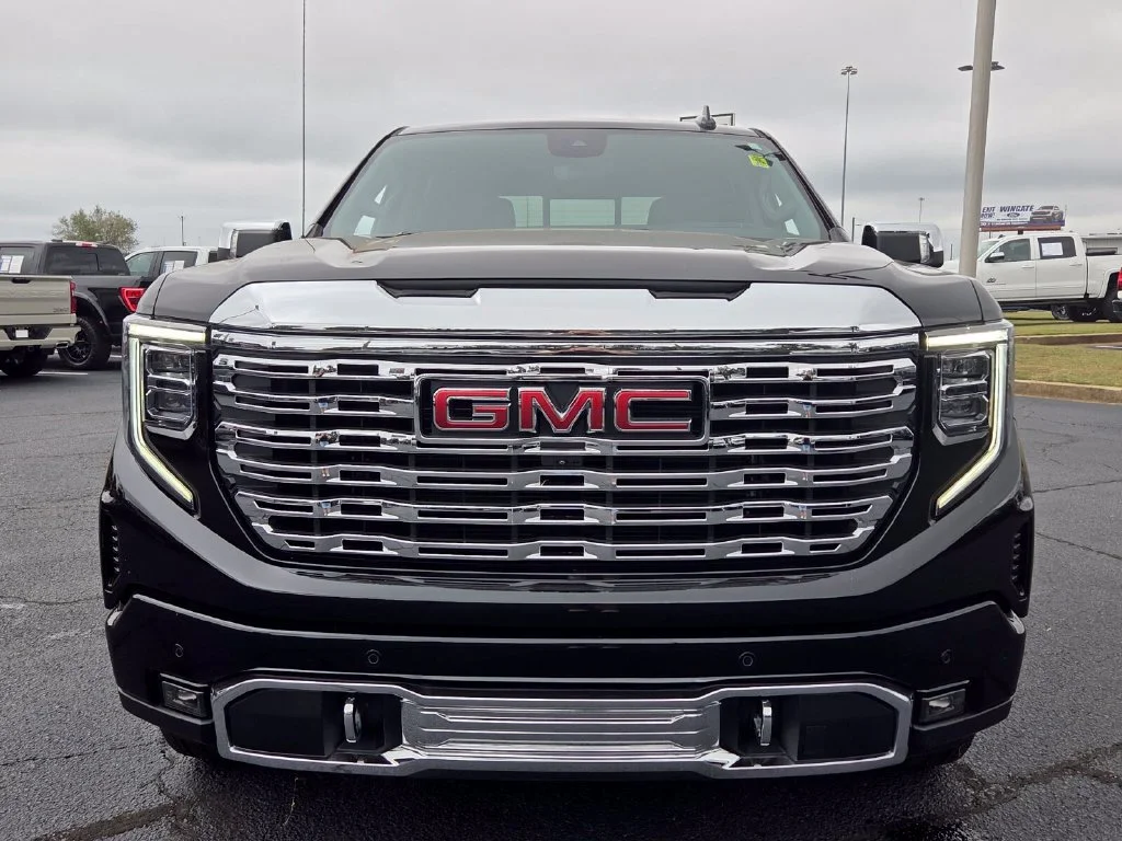 Used 2024 Onyx Black GMC Denali image 2