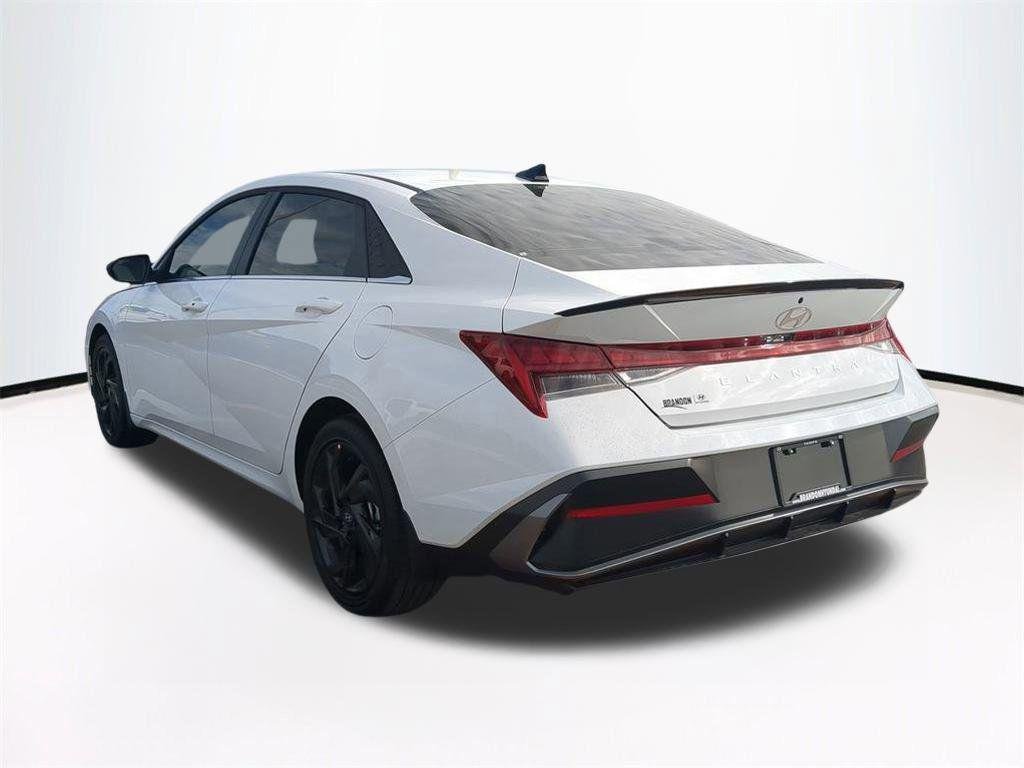 New 2026 White Hyundai SEL Sport Premium image 7