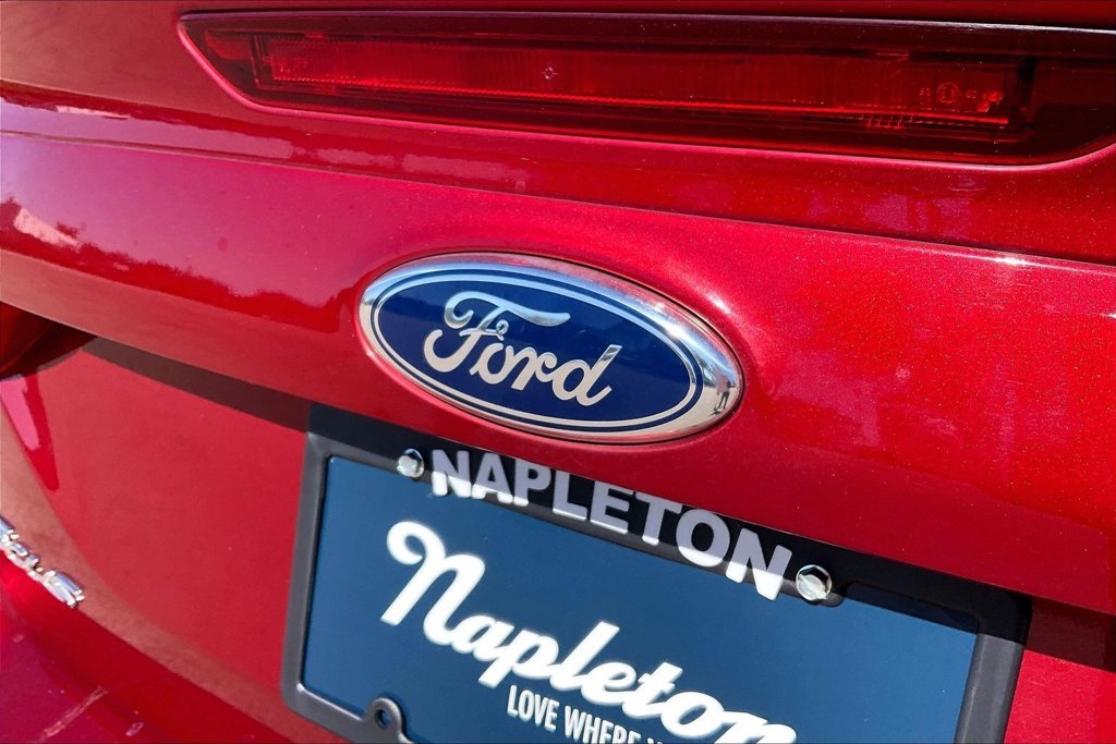 Used 2013 Red Ford SE image 8