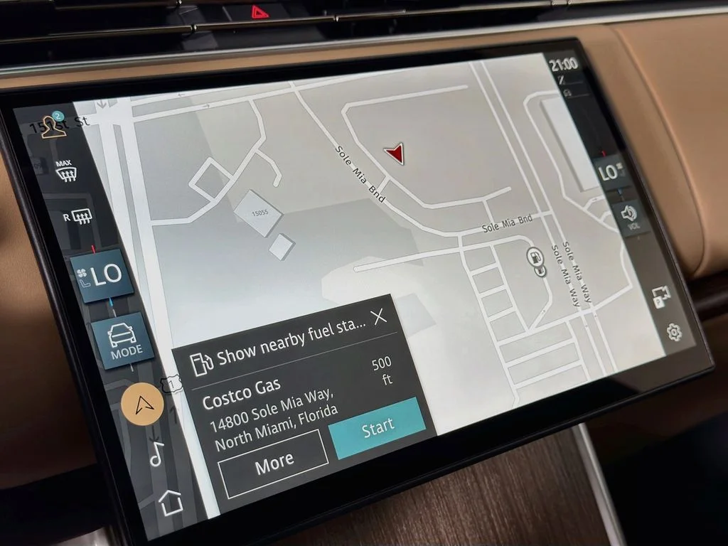 New 2026 Eiger Grey Land Rover SE image 13