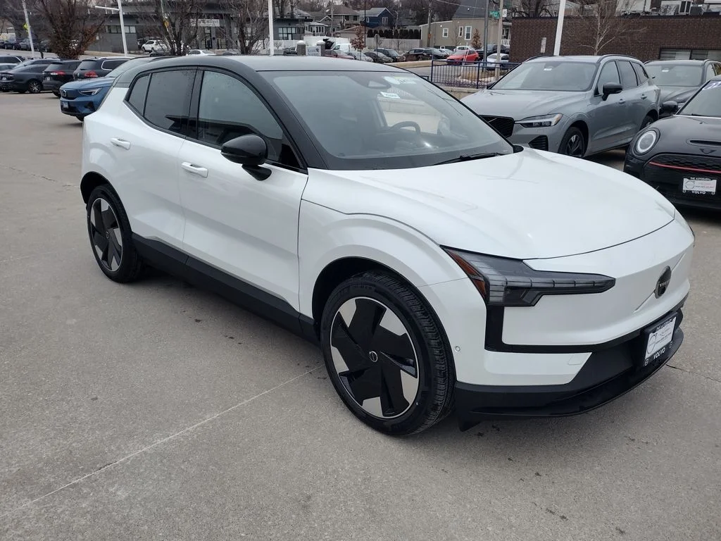 New 2025 White Volvo Twin Motor Performance Ultra image 4