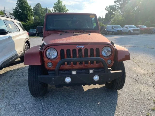 Used 2014 Copperhead Pearlcoat Jeep Sahara image 3