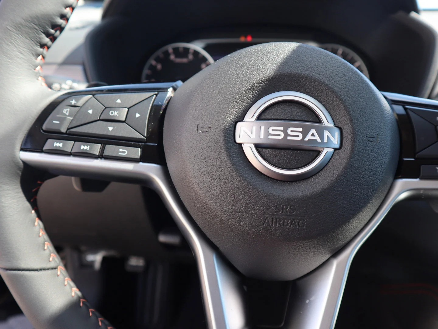 New 2025 Pearl White Tricoat Nissan SR image 19