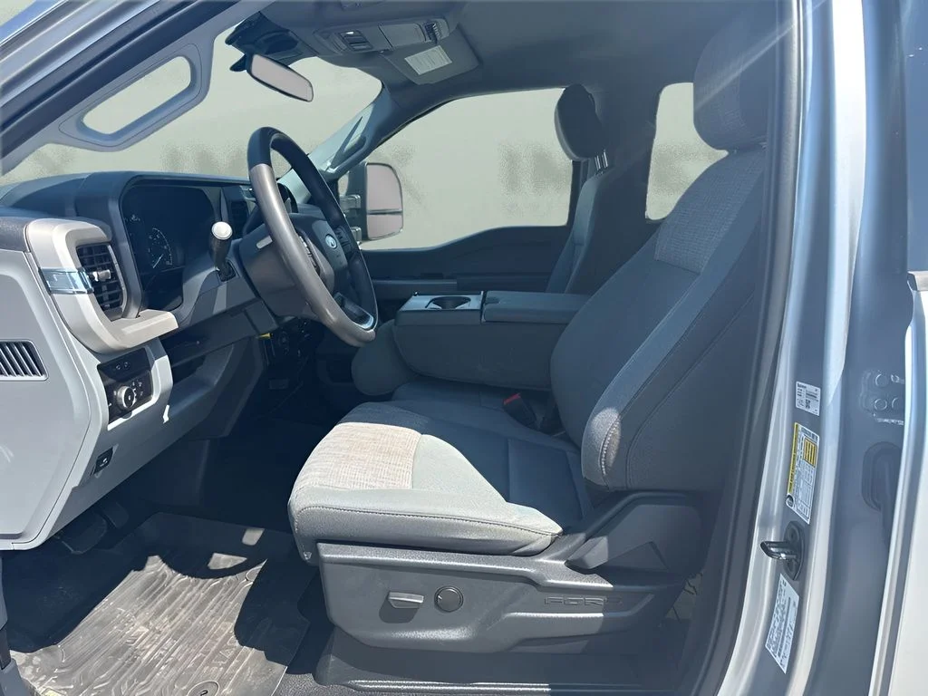 Used 2024 Silver Ford XLT image 9