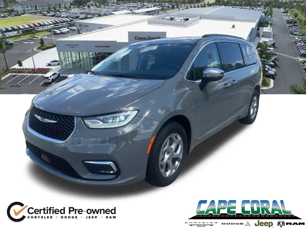 2023 Chrysler Pacifica Limited AWD's photo