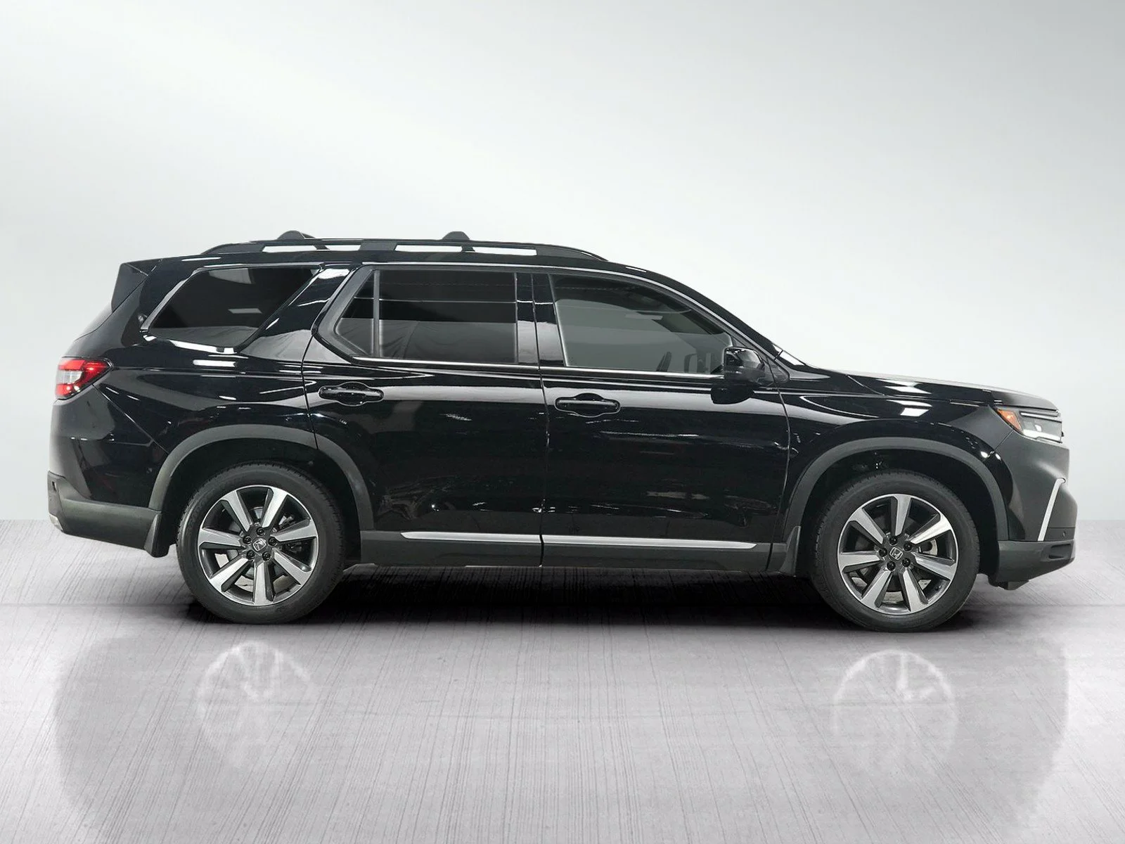 Used 2023 Black Honda 5D WAGON TOURING 4WD image 6