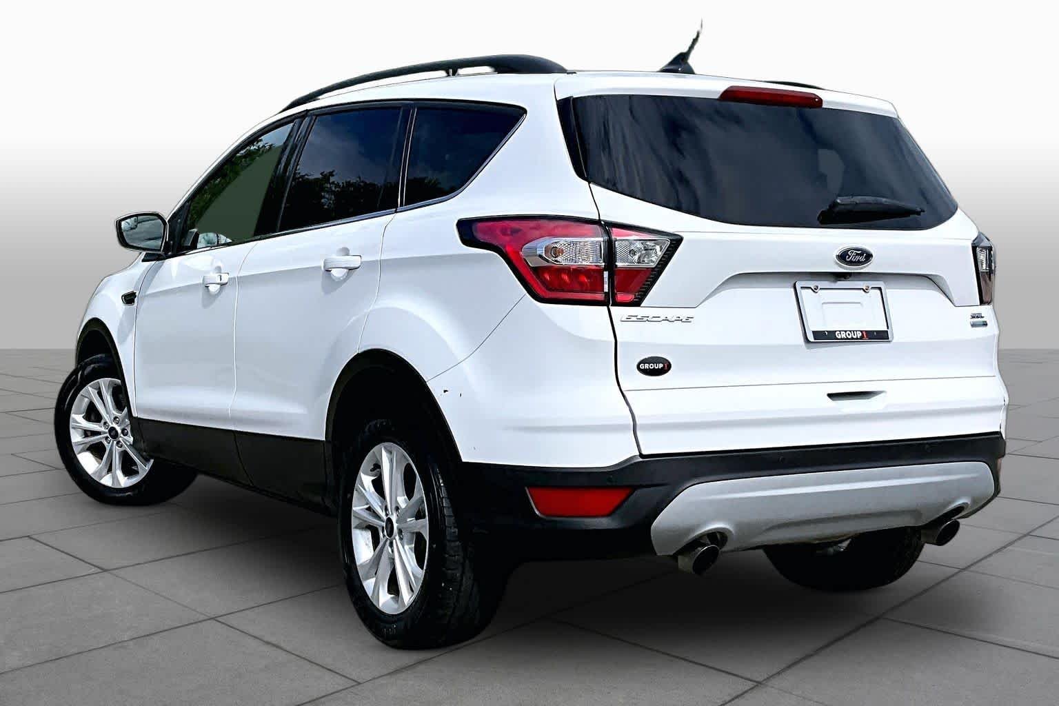 Used 2018 Oxford White Ford SEL image 12