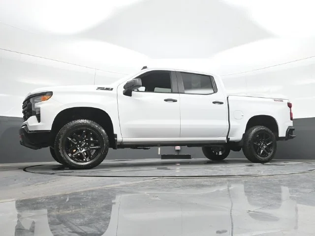 Used 2025 Summit White Chevrolet Custom Trail Boss image 21