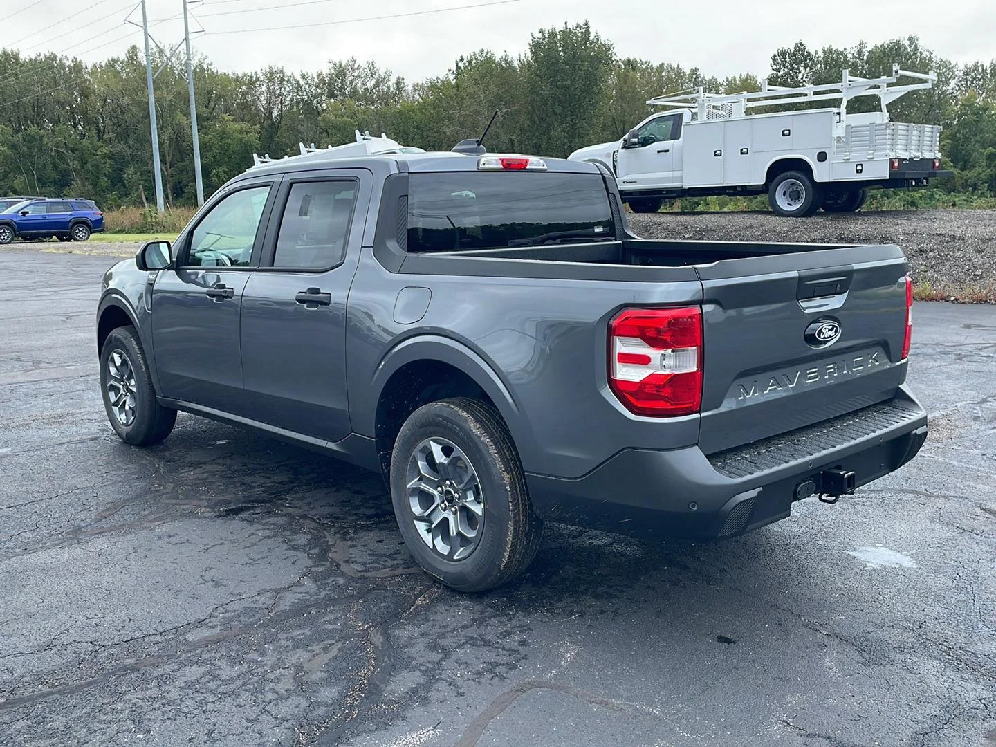 New 2026 Carbonized Gray Metallic Ford XLT image 3