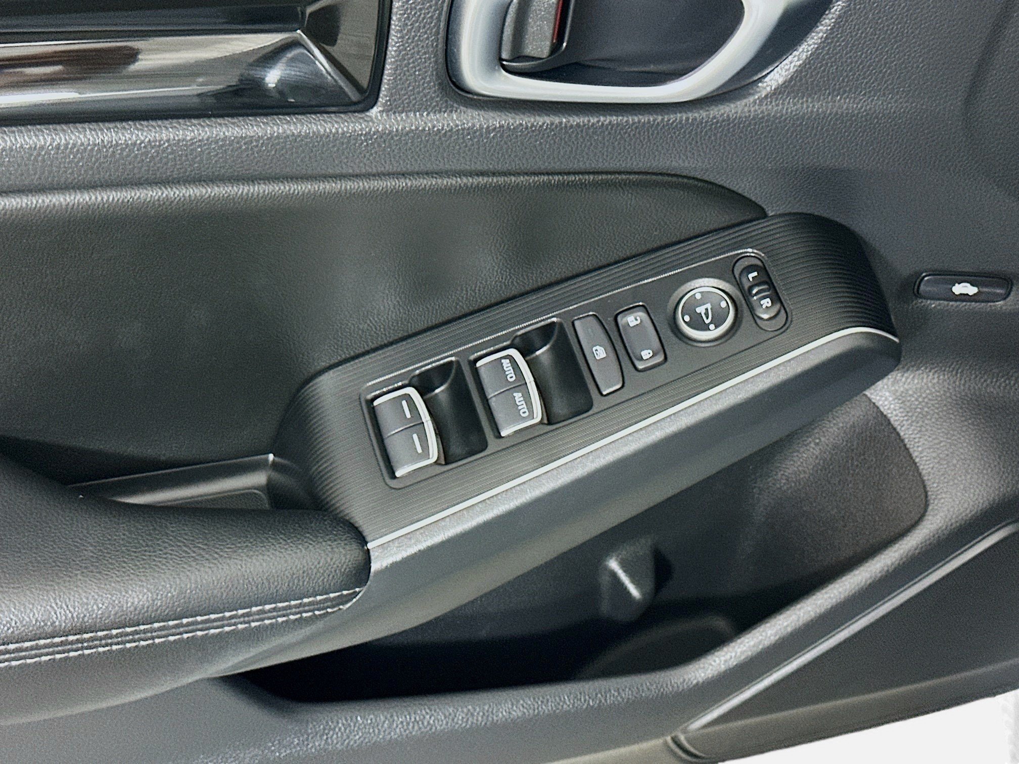 2022 Honda Civic Touring - Photo 16