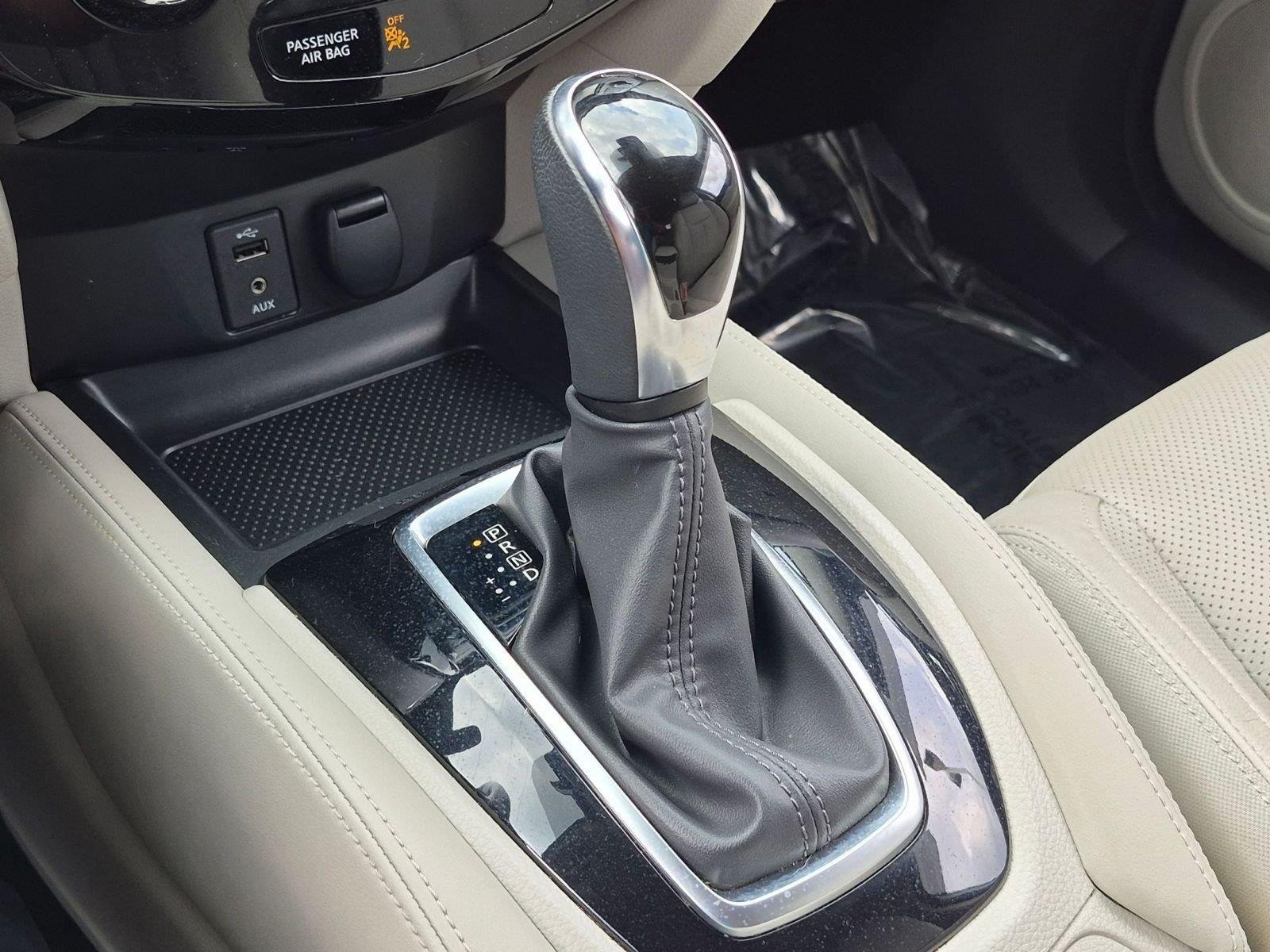 Used 2018 Pearl White Nissan SL image 31