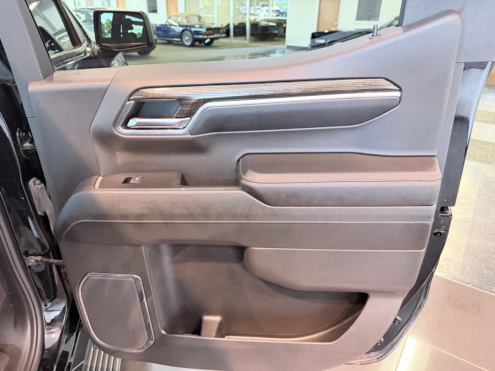 Used 2024 Onyx Black GMC Elevation image 24