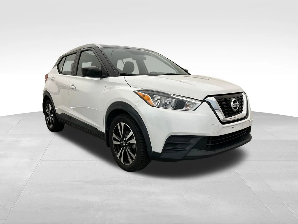 Used 2018 White Nissan SV image 7