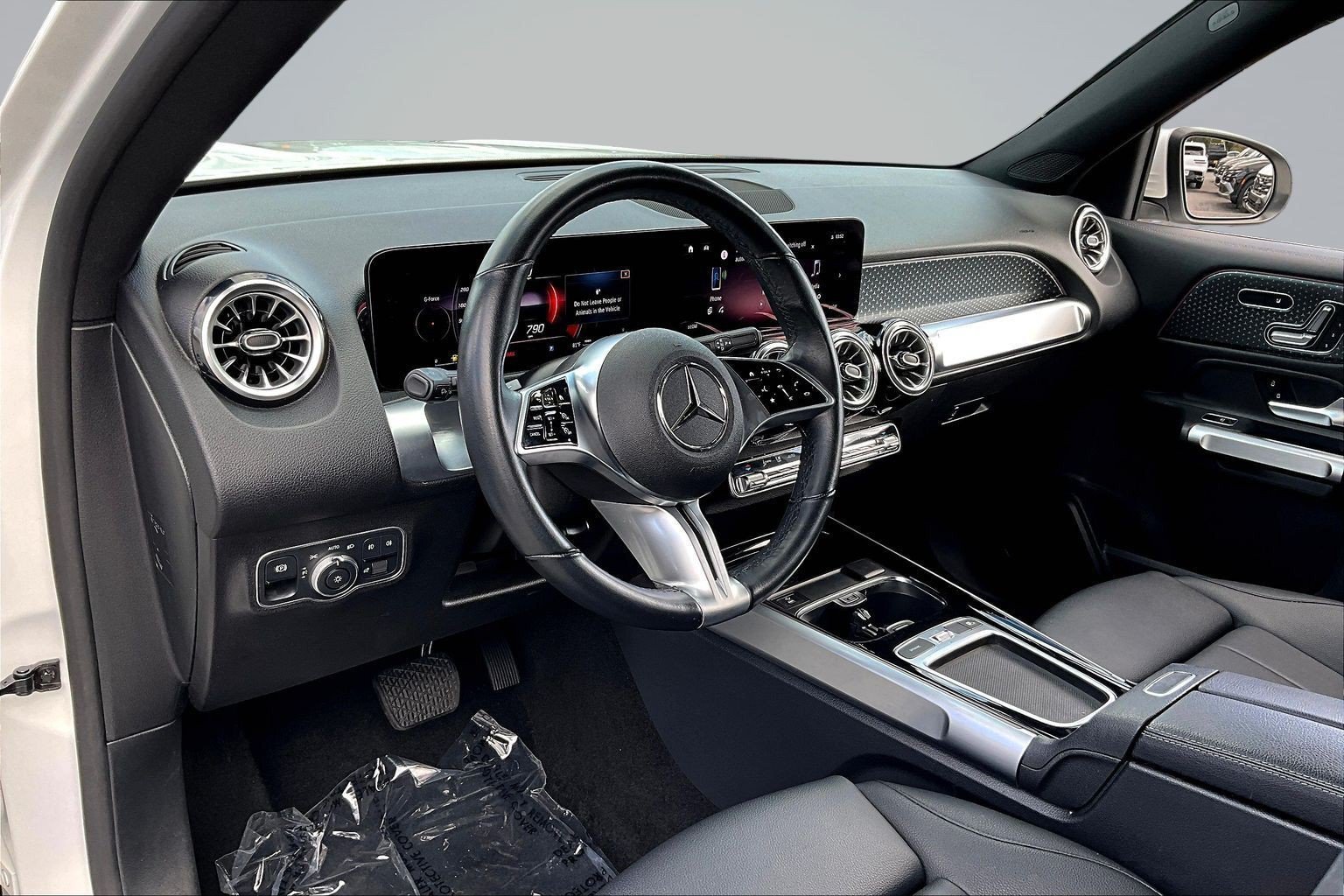 Used 2024 White Mercedes-Benz GLB 250 image 13