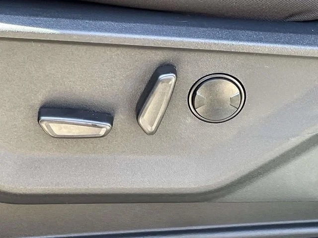 New 2026 Carbonized Gray Metallic Ford XLT image 17