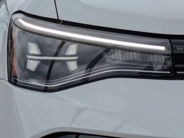 Used 2025 White Volkswagen 1.5T S image 11